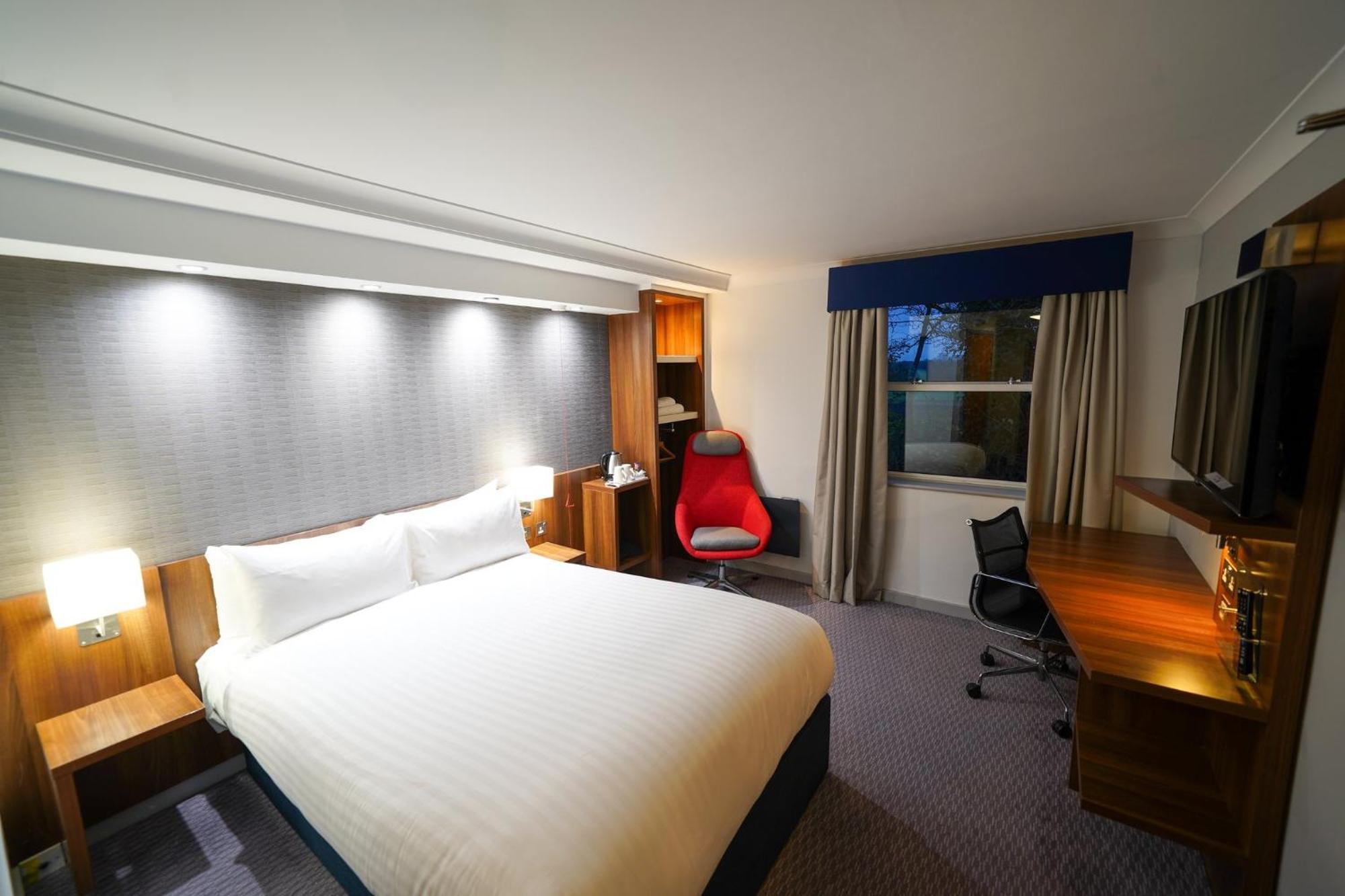 Holiday Inn Express Leeds-East By Ihg Leeds  Extérieur photo